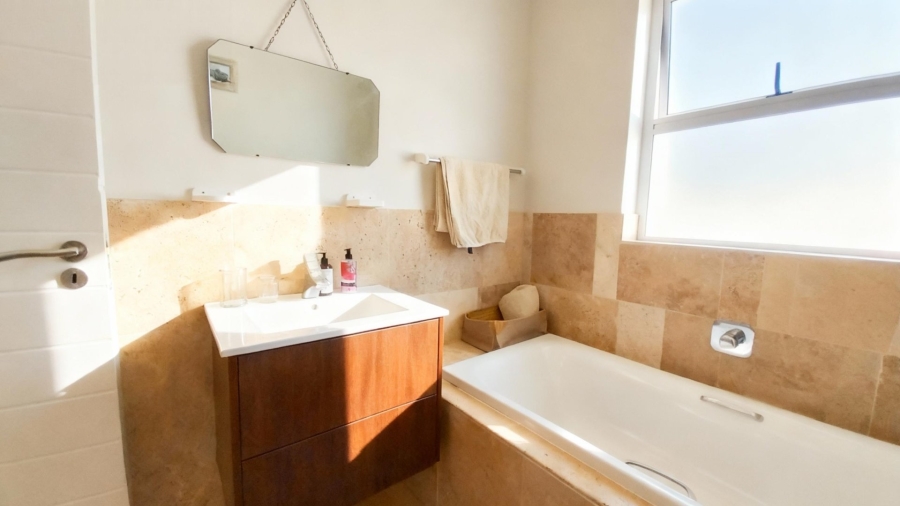 4 Bedroom Property for Sale in Westcliff Western Cape